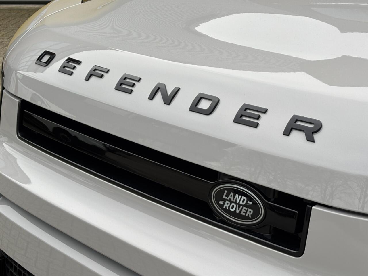 Land Rover DEFENDER Landrover 110 X-Dynamic HSE Black Urban Head-up 22'' Trekhaak BTW