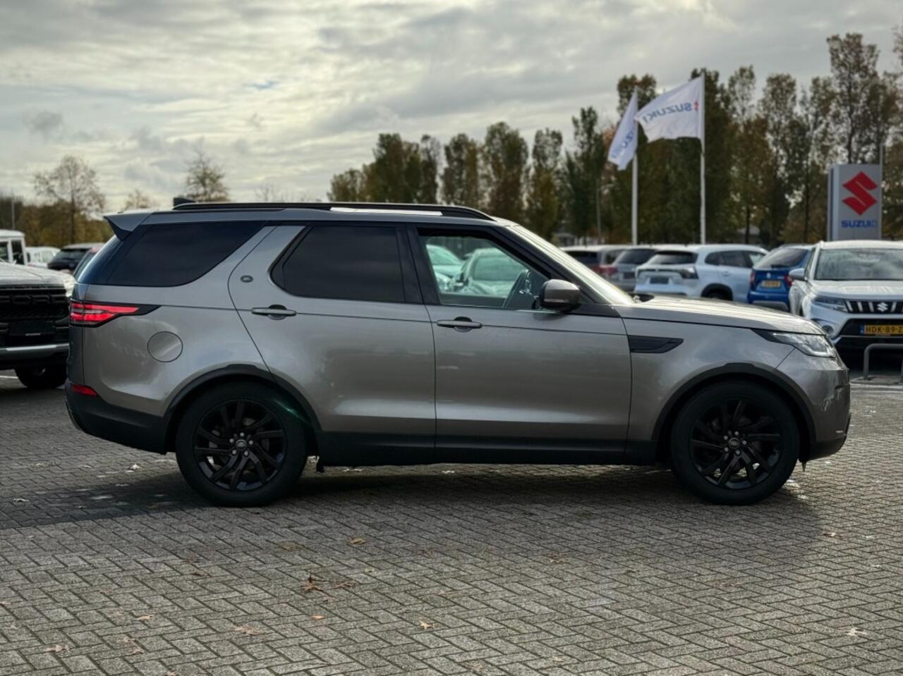 Land Rover DISCOVERY 3.0 V6 HSE GRIJS KENTEKEN 2 PERS TREKHAAK 3500KG