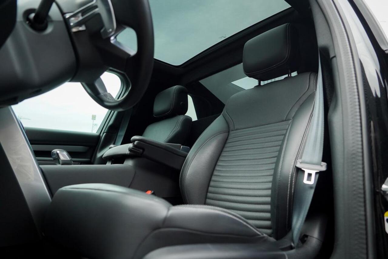 Land Rover DISCOVERY 3.0 D250 R-Dynamic SE / VAN / Pano / Trekhaak / Grijs Kenteken / Excl BTW