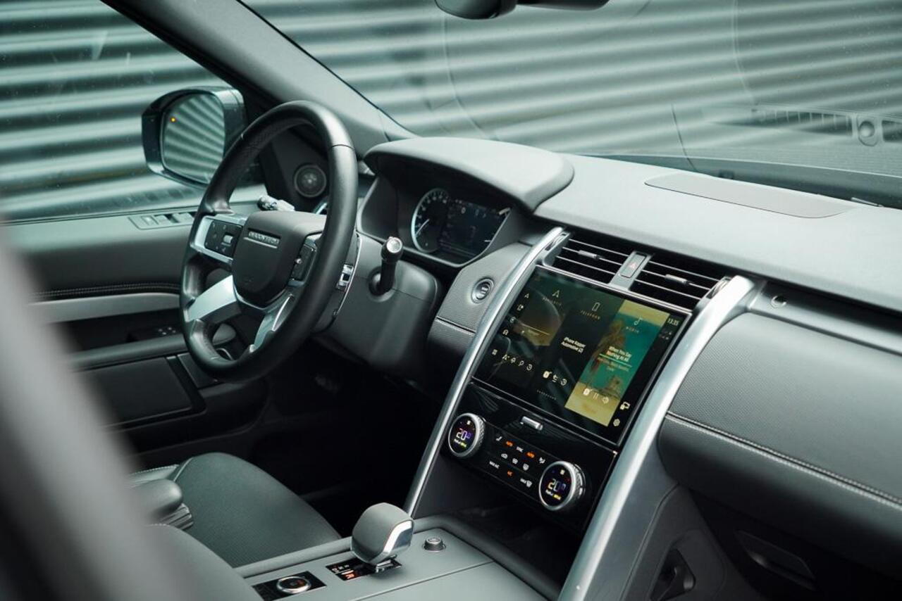 Land Rover DISCOVERY 3.0 D250 R-Dynamic SE / VAN / Pano / Trekhaak / Grijs Kenteken / Excl BTW