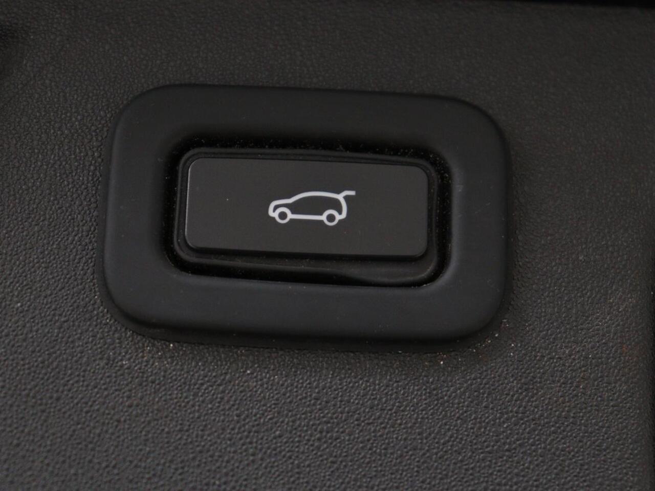 Land Rover DISCOVERY SPORT P300e 1.5 R-Dynamic SE | SOH 86% | Panoramadak | Head-Up | Leder | Trekhaak | Matrix LED | Stoelverwarming | Keyless | Park Assist | Carplay | Navigatie | Memory | PHEV | Plug In
