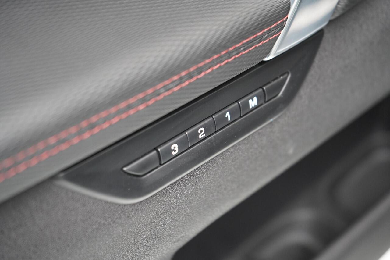 Land Rover DISCOVERY SPORT P300e 1.5 309pk R-Dynamic | Leder | Panoramadak | Memory | Premium sound |