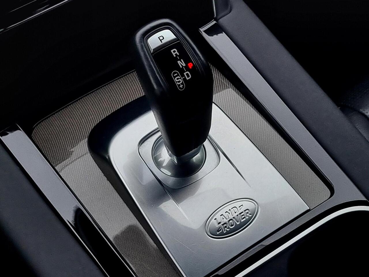 Land Rover DISCOVERY SPORT P300e 1.5 R-Dynamic SE Automaat / Dealer onderhouden / Panoramadak / Historie aanwezig / Elektr. Achterklep / Rondomzicht Camera / Navigatie / Cruise Control Adaptief /