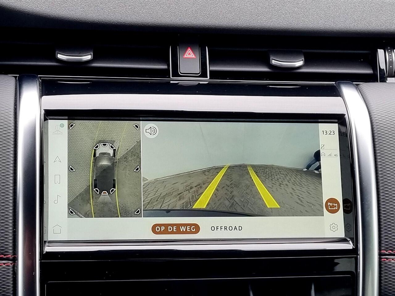 Land Rover DISCOVERY SPORT P300e 1.5 R-Dynamic SE Automaat / Dealer onderhouden / Panoramadak / Historie aanwezig / Elektr. Achterklep / Rondomzicht Camera / Navigatie / Cruise Control Adaptief /