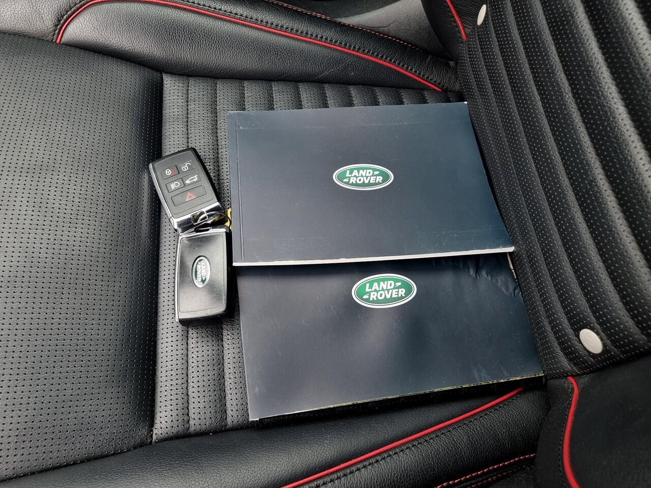 Land Rover DISCOVERY SPORT P300e 1.5 R-Dynamic SE Automaat / Dealer onderhouden / Panoramadak / Historie aanwezig / Elektr. Achterklep / Rondomzicht Camera / Navigatie / Cruise Control Adaptief /