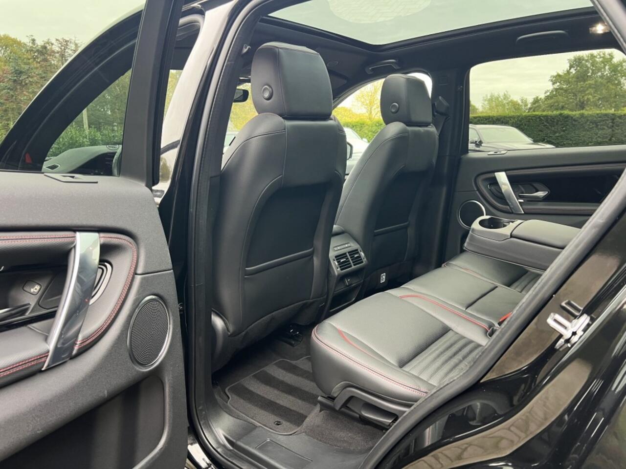 Land Rover DISCOVERY SPORT P300E R Dynamic SE AWD Black Pano 360