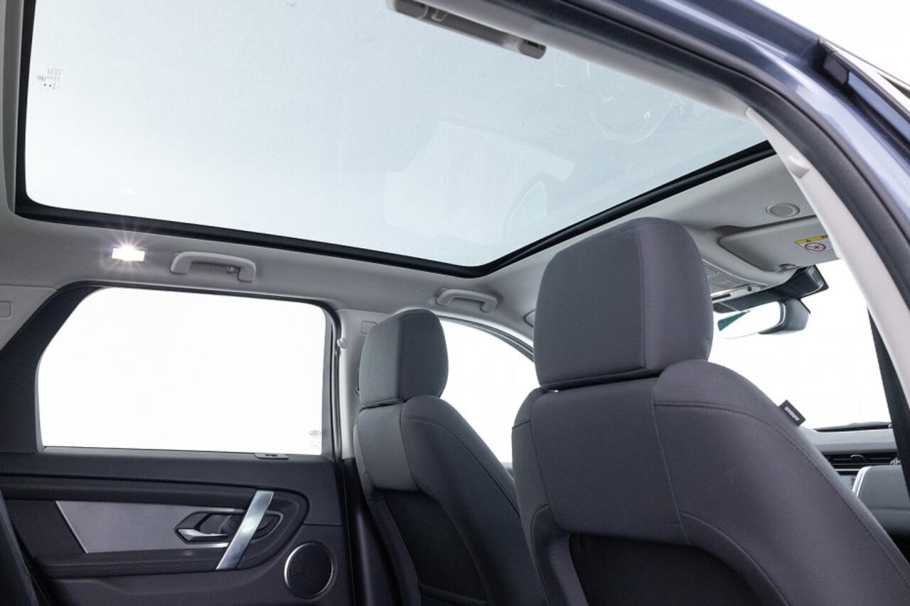 Land Rover DISCOVERY SPORT P300e 1.5 R-Dynamic SE PHEV Automaat | PANORAMA | Camera ? 1e Eigenaar