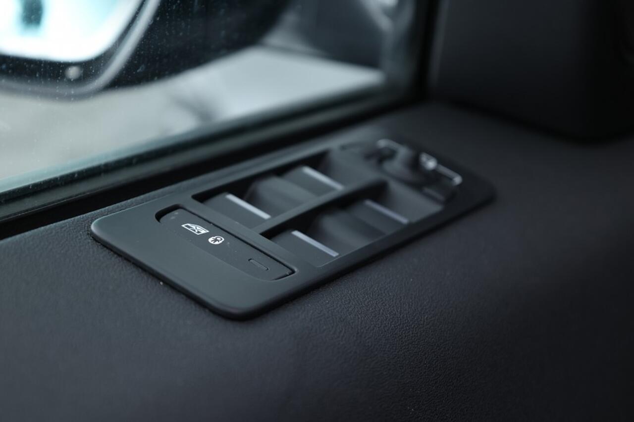 Land Rover DISCOVERY SPORT P300e R-Dynamic SE Automaat | PANORAMADAK | Full LED | LEDER | EL. Stoel | PHEV