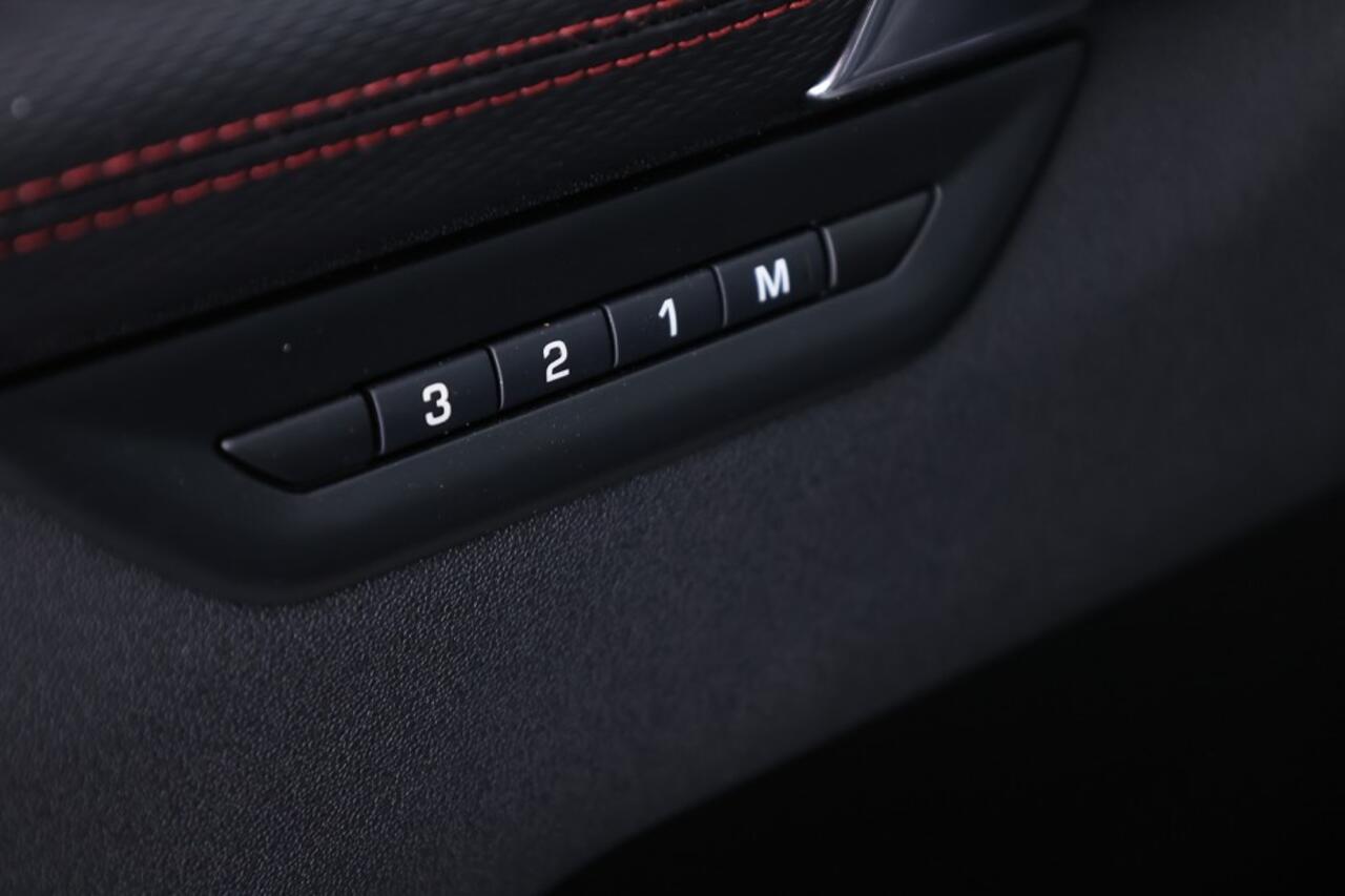 Land Rover DISCOVERY SPORT P300e R-Dynamic SE Automaat | PANORAMADAK | Full LED | LEDER | EL. Stoel | PHEV