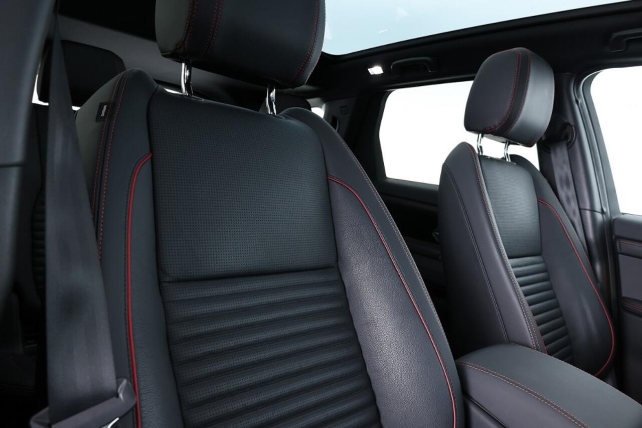 Land Rover DISCOVERY SPORT P300e R-Dynamic SE Automaat | PANORAMADAK | Full LED | LEDER | EL. Stoel | PHEV