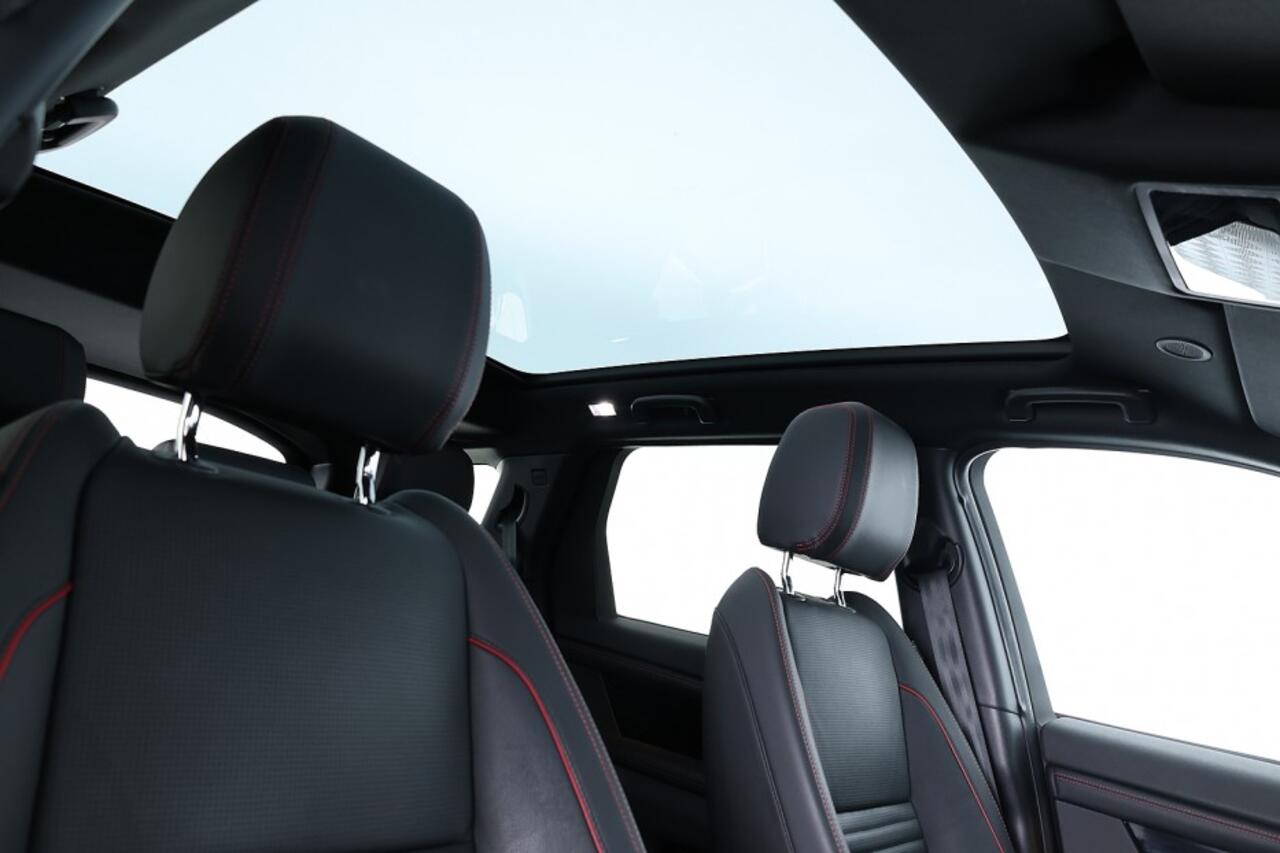 Land Rover DISCOVERY SPORT P300e R-Dynamic SE Automaat | PANORAMADAK | Full LED | LEDER | EL. Stoel | PHEV