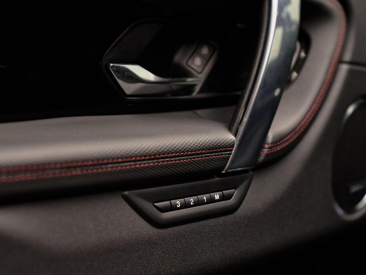 Land Rover DISCOVERY SPORT P300e R-Dynamic SE, NL-auto, pano, tr.haak, 20'', LED-kopl., keyless, Meridian, leder, ACC, privacy, NP75k