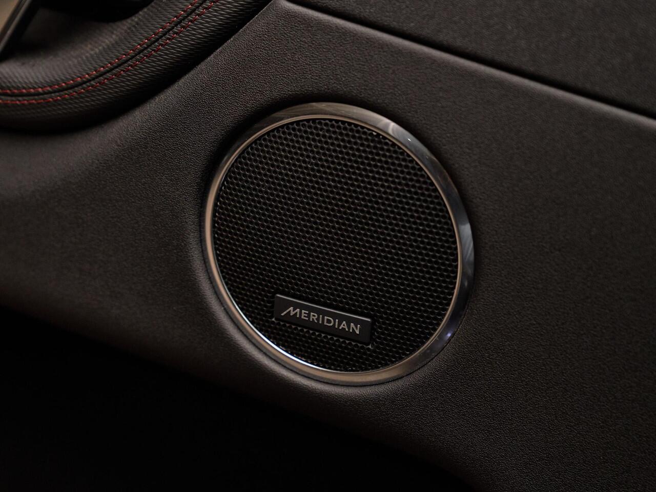 Land Rover DISCOVERY SPORT P300e R-Dynamic SE, NL-auto, pano, tr.haak, 20'', LED-kopl., keyless, Meridian, leder, ACC, privacy, NP75k