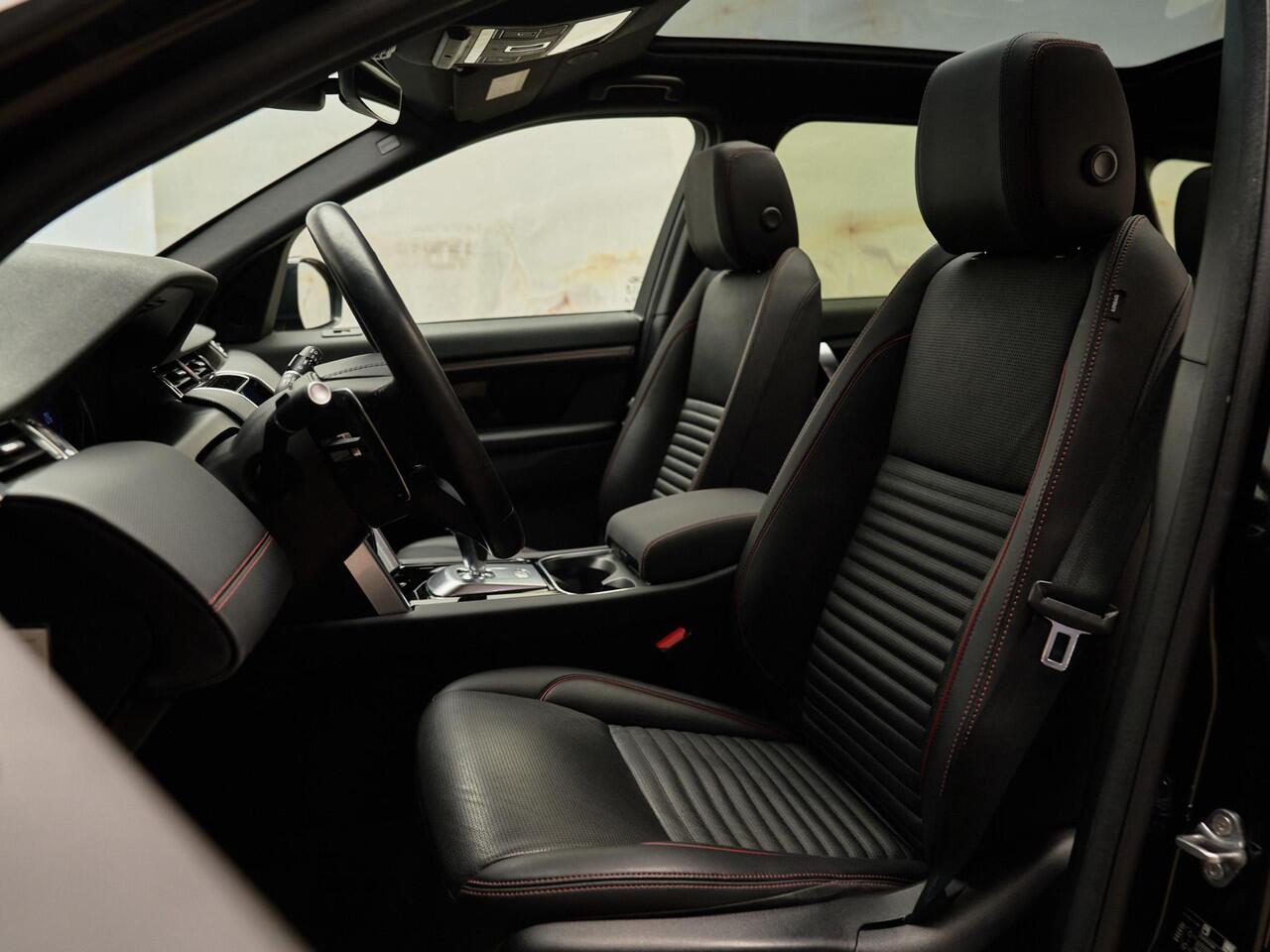 Land Rover DISCOVERY SPORT P300e R-Dynamic SE, NL-auto, pano, tr.haak, 20'', LED-kopl., keyless, Meridian, leder, ACC, privacy, NP75k