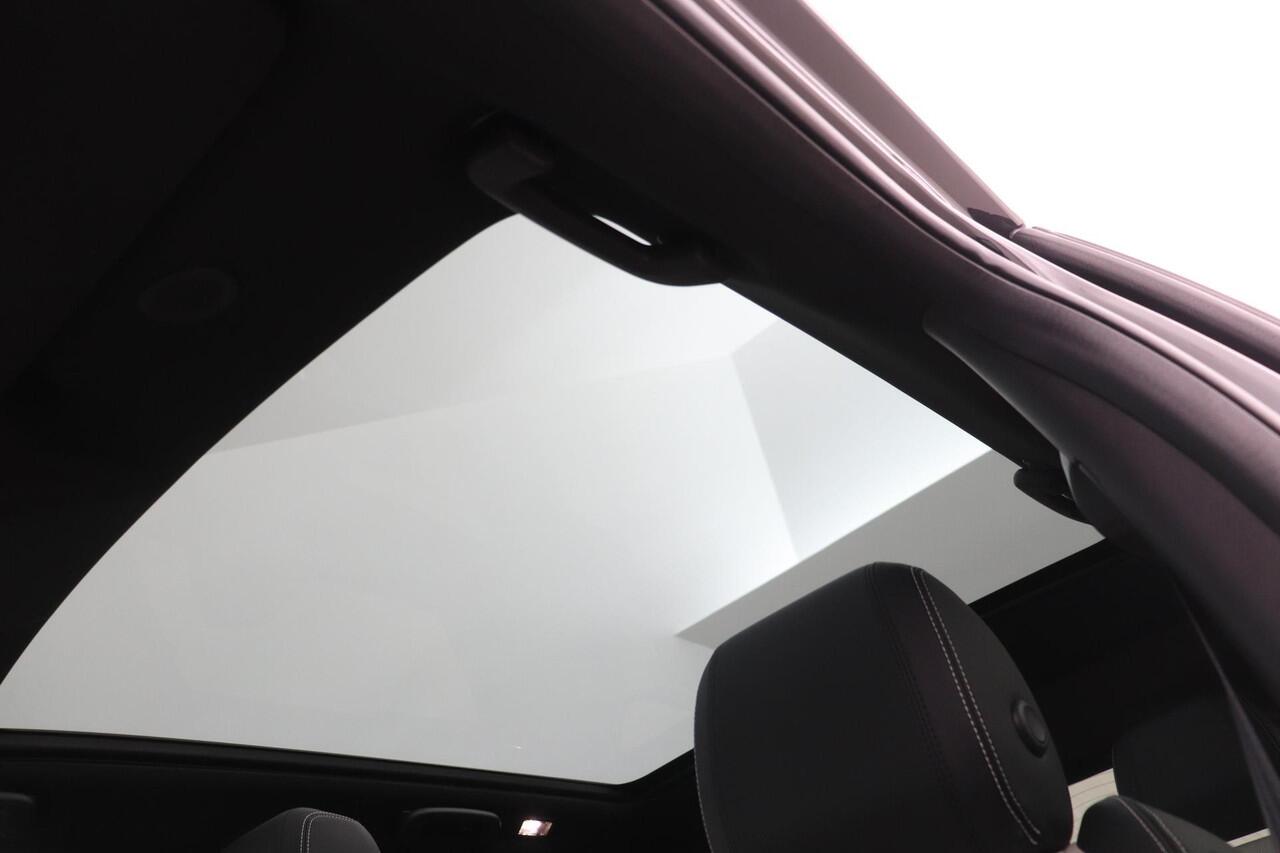 Land Rover DISCOVERY SPORT P300e PHEV Dynamic SE | Panoramadak | Trekhaak | 360° Camera | ACC | Stoel+Stuurvewarming