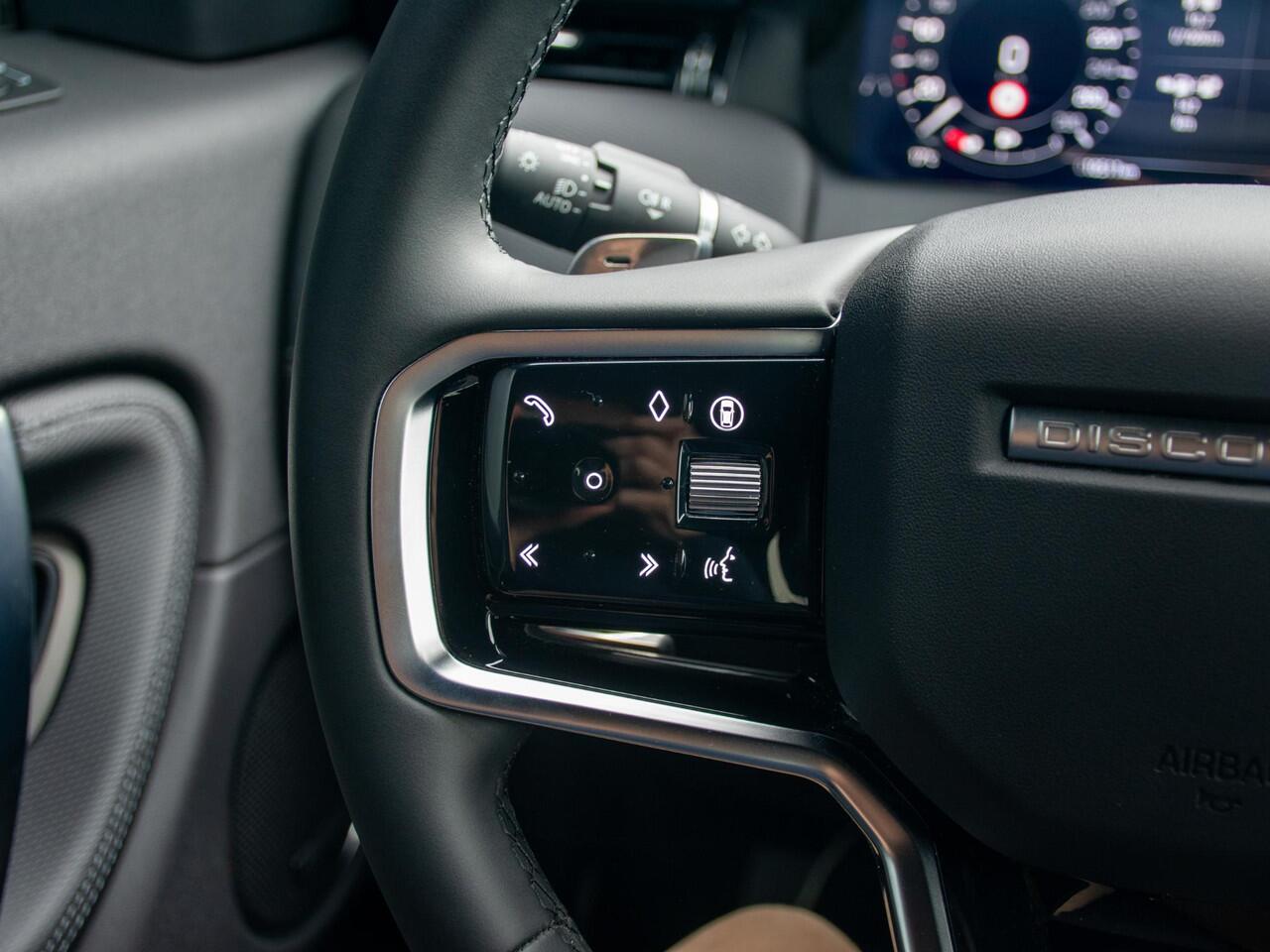 Land Rover DISCOVERY SPORT 1.5 P270e PHEV Dynamic SE | Trekhaak | Pano dak | Keyless | Adapt. cruise | Stoelverwarming | Memory seats | Camera | Meridian |