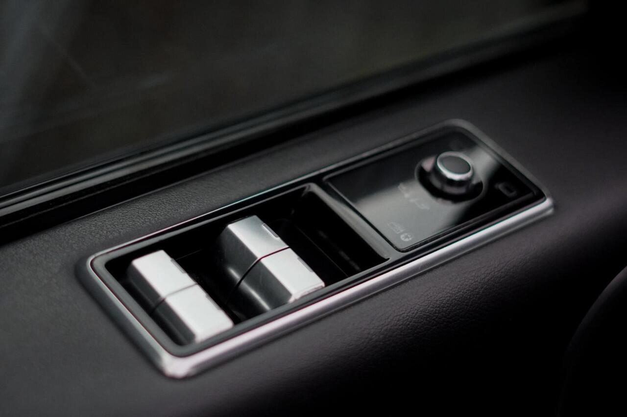 Land Rover RANGE ROVER P400e / Pano / Stoelklima / Carpathian Grey / Carplay