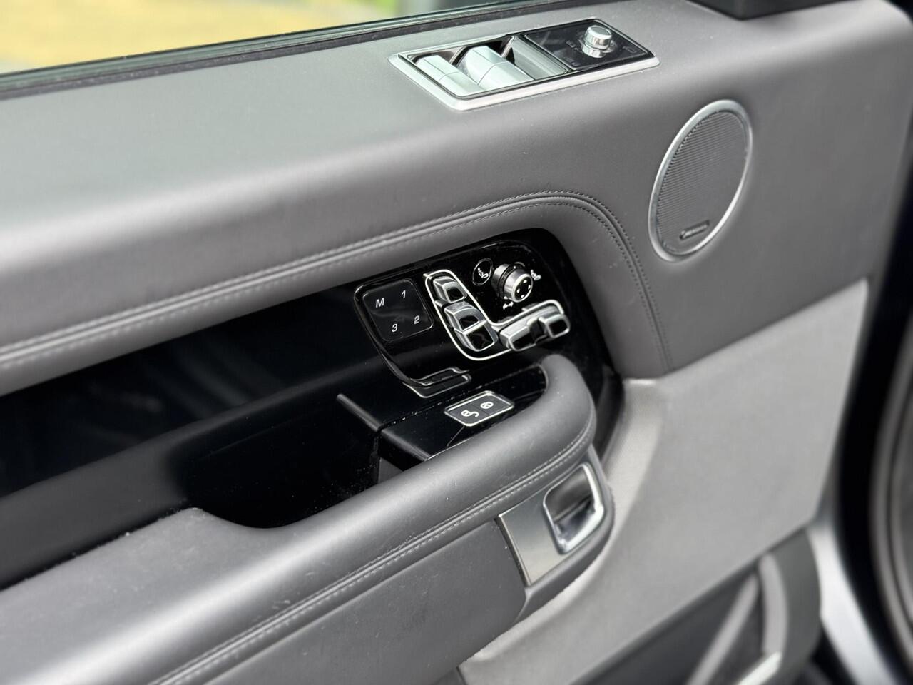 Land Rover RANGE ROVER P400e Autobiography | SVO |