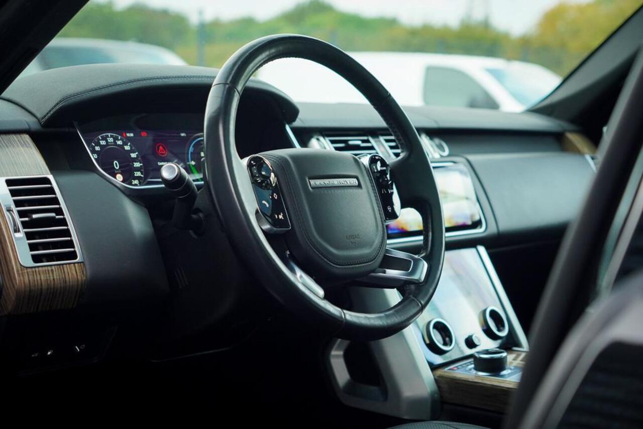 Land Rover RANGE ROVER 2.0 P400e Vogue / Pano / Trekhaak / Meridian / Stoelventilatie