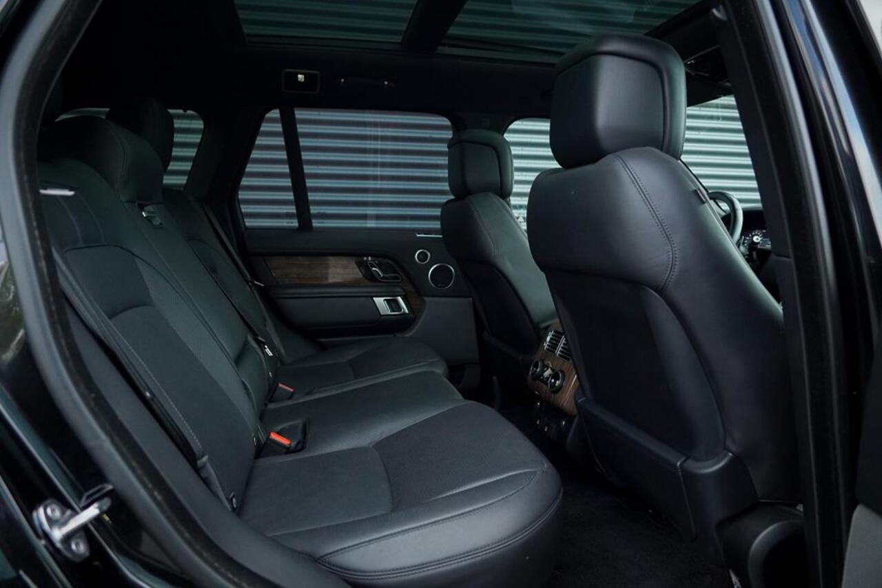 Land Rover RANGE ROVER 2.0 P400e Vogue / Pano / Trekhaak / Meridian / Stoelventilatie