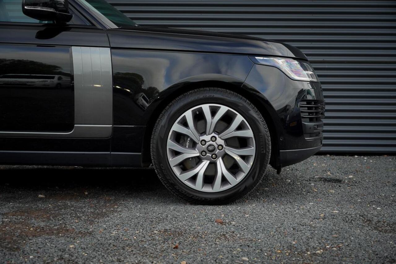 Land Rover RANGE ROVER P400e Vogue / Pano / Trekhaak / Meridian / Stoelventilatie