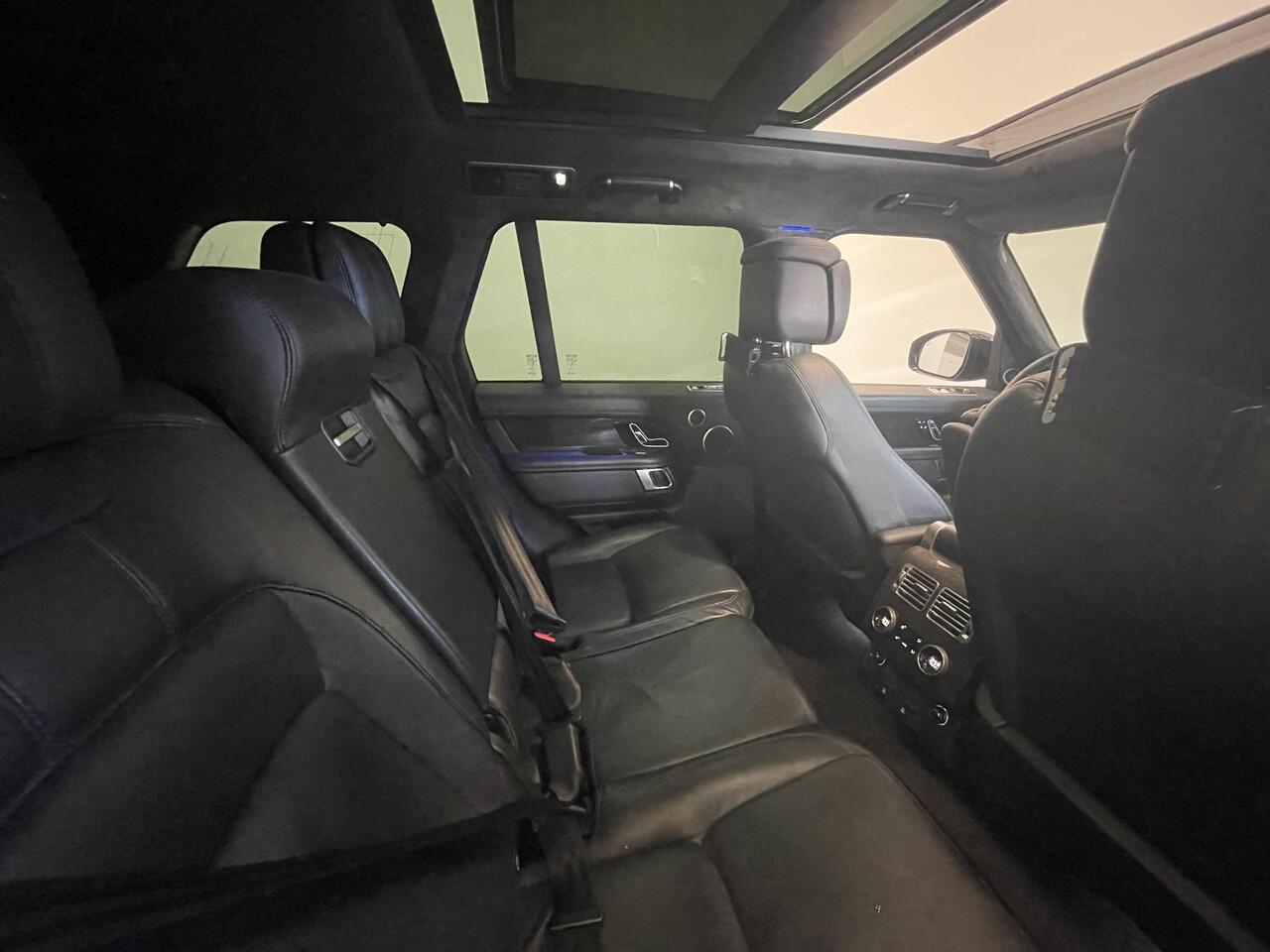 Land Rover RANGE ROVER 3.0 TDV6 Autobiography Trekhaak Panoramadak Navigatie Apple Carplay/Android Auto Adaptive Cruise Control Camera Parkeersensoren Head-up Display Stoelverwarming en verkoeling Stuurverwarming Matrix Ledkoplampen Getinte ramen Luchtvering