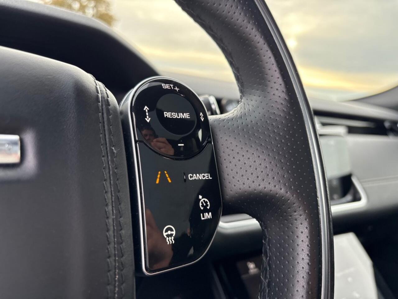 Land Rover RANGE ROVER 2.0 P300 R Dynamic / 360 CAMERA / MASSAGE / VOLL