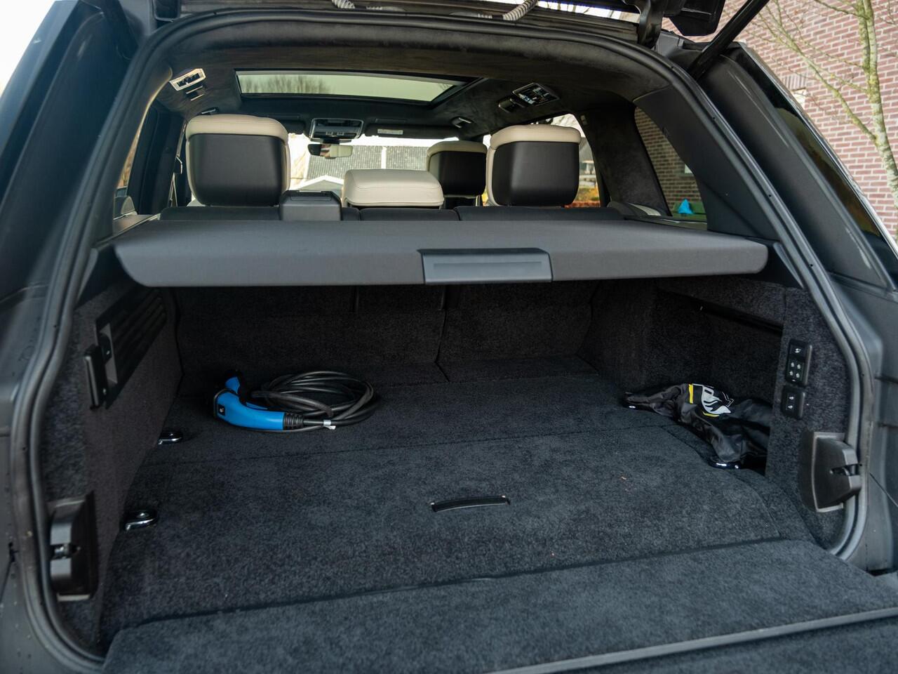 Land Rover RANGE ROVER 2.0 P400e Vogue | Merdian Sound | HUD | Volleder | Matrix Led | Verw stuur | Connect Pro | SoftClose | Alc hemel | 360 Cam | Dual view | CarPlay | Keyless | Etc.. Org NL