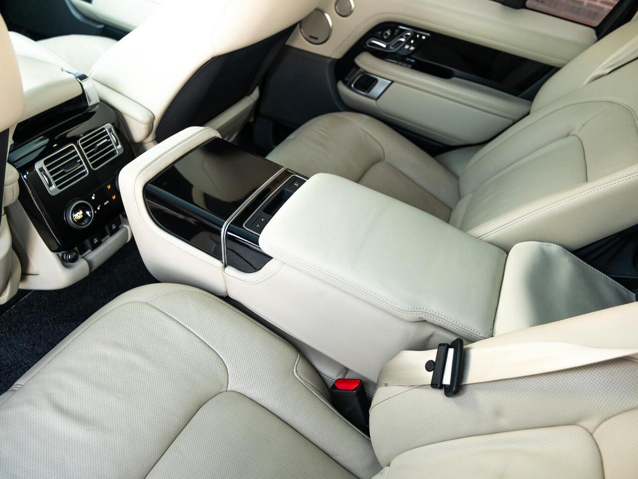 Land Rover RANGE ROVER 2.0 P400e Vogue | Merdian Sound | HUD | Volleder | Matrix Led | Verw stuur | Connect Pro | SoftClose | Alc hemel | 360 Cam | Dual view | CarPlay | Keyless | Etc.. Org NL