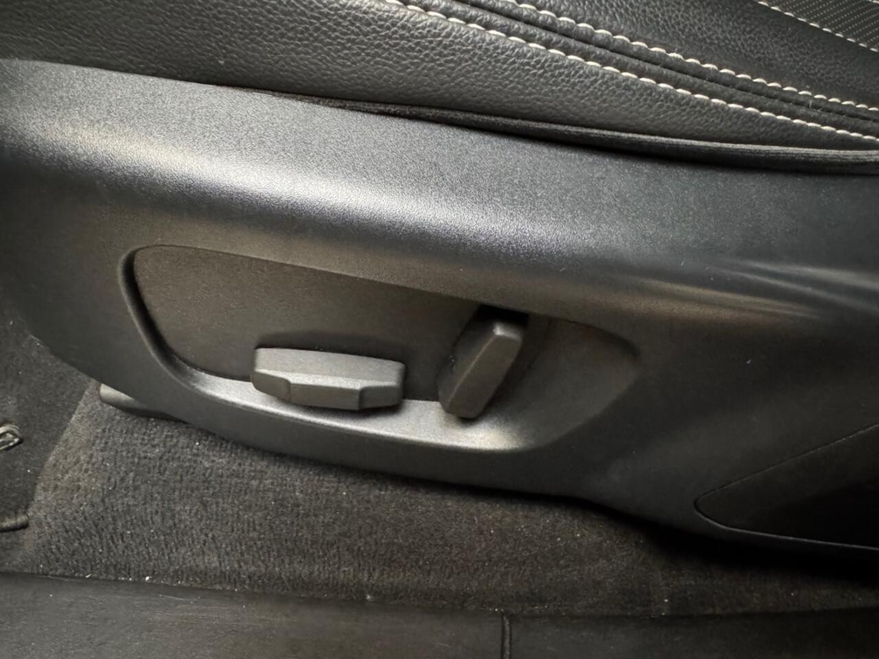 Land Rover RANGE ROVER 2.0 P300 Turbo AWD R-Dynamic HSE / PANORAMA / LEDER / CAMERA /