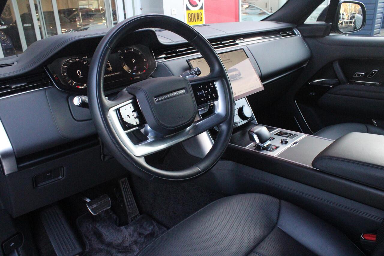 Land Rover RANGE ROVER 4.4 V8 P530 SV LWB AWD SIGNATURE SUITE | PANORAMISCH SCHUIF/KANTEL DAK | MEESTURENDE ACHTERAS | ELEKTRISCH WEGKLAPBARE TREKHAAK | SV INTERIEUR FIRST CLASS CABIN PACK (TWEE VOLLEDIG VERTELBARE ACHTERSTOELEN MET SCHERMEN EN KOELKAST) (RSE) | 23" OBLIVN VELG