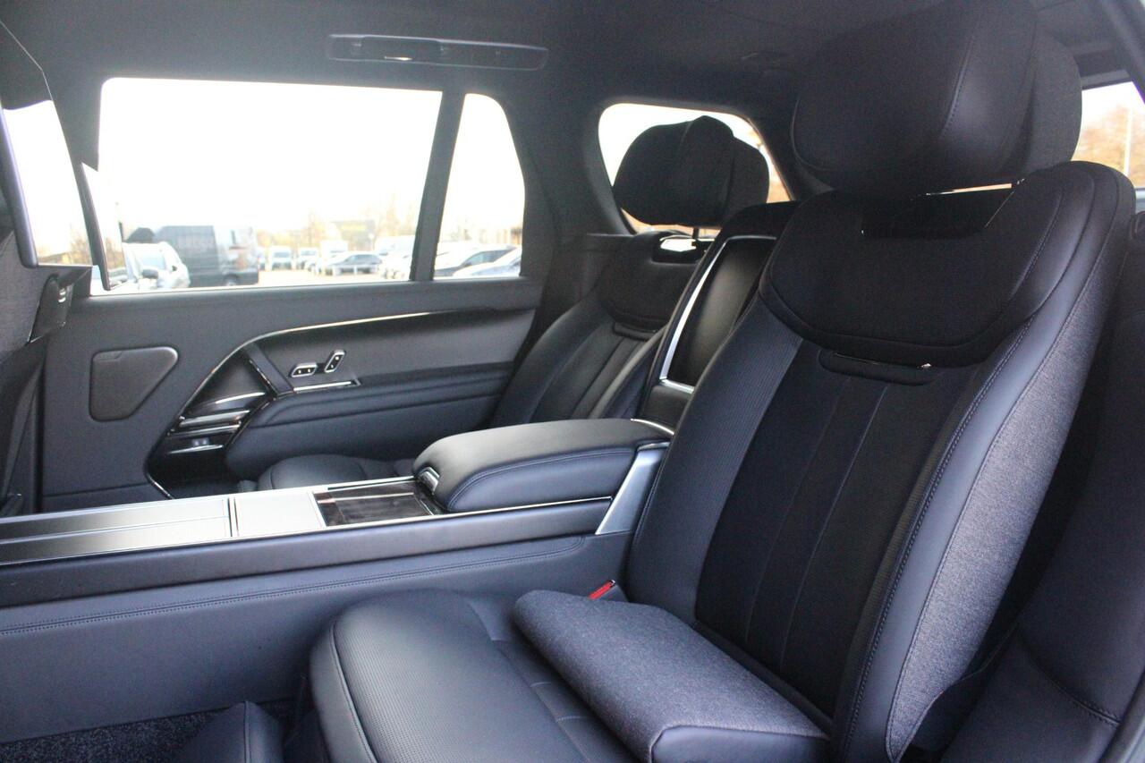 Land Rover RANGE ROVER 4.4 V8 P530 SV LWB AWD SIGNATURE SUITE | PANORAMISCH SCHUIF/KANTEL DAK | MEESTURENDE ACHTERAS | ELEKTRISCH WEGKLAPBARE TREKHAAK | SV INTERIEUR FIRST CLASS CABIN PACK (TWEE VOLLEDIG VERTELBARE ACHTERSTOELEN MET SCHERMEN EN KOELKAST) (RSE) | 23" OBLIVN VELG