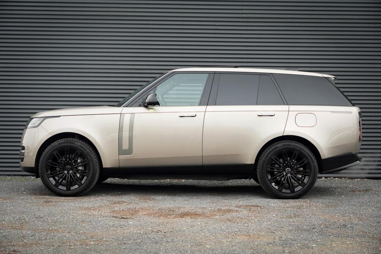 Land Rover RANGE ROVER 3.0 P460e HSE PHEV / Batumi Gold / Towing Pack / Pano / NL Auto / 4Wiel sturing