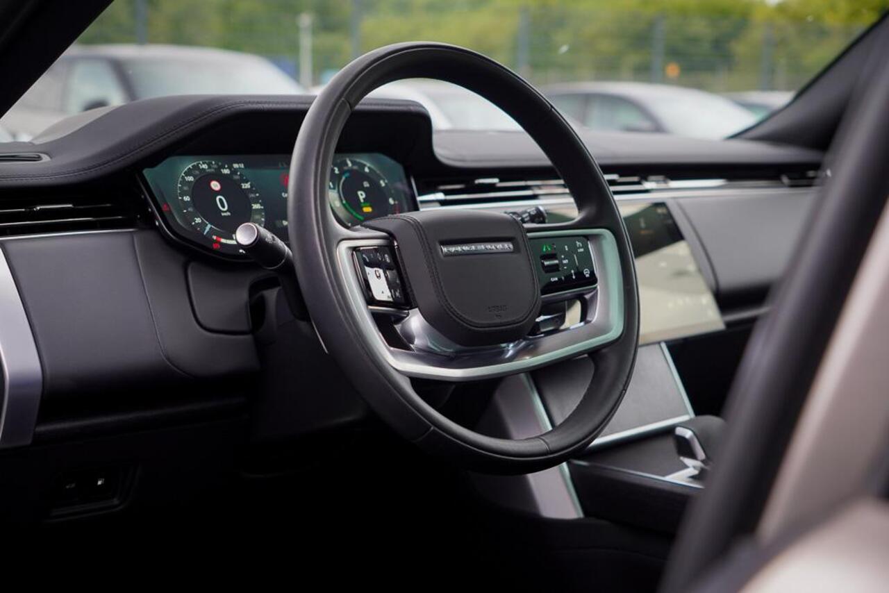 Land Rover RANGE ROVER 3.0 P460e HSE PHEV / Batumi Gold / Towing Pack / Pano / NL Auto / 4Wiel sturing