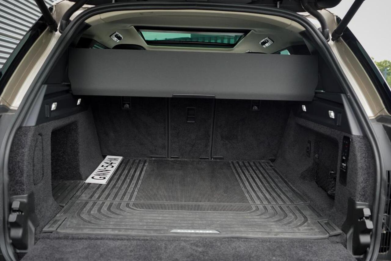 Land Rover RANGE ROVER 3.0 P460e HSE PHEV / Batumi Gold / Towing Pack / Pano / NL Auto / 4Wiel sturing