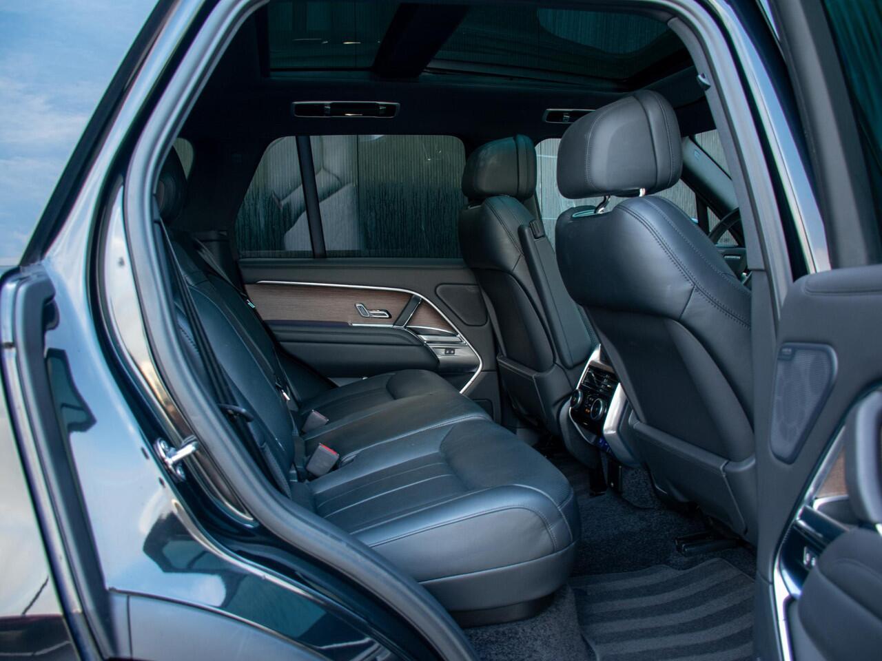 Land Rover RANGE ROVER 3.0 P460e HSE PHEV l Massage l Schuif-/kantel Pano l Stoelventilatie l Soft Close l Trekhaak l