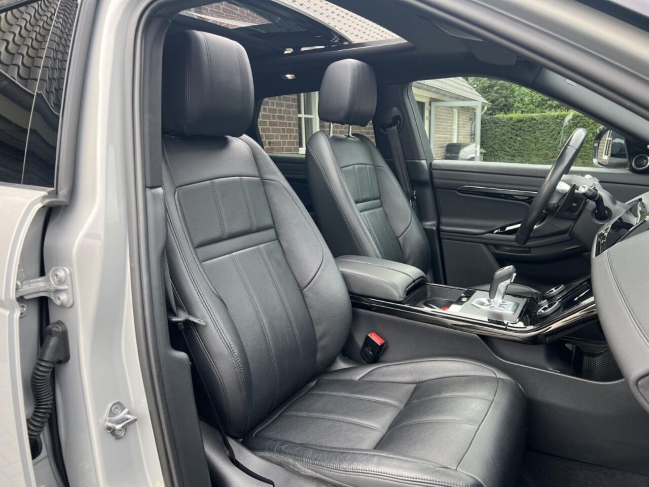 Land Rover RANGE ROVER EVOQUE P300E R Dynamic HSE AWD Black Pano 360 Keyless