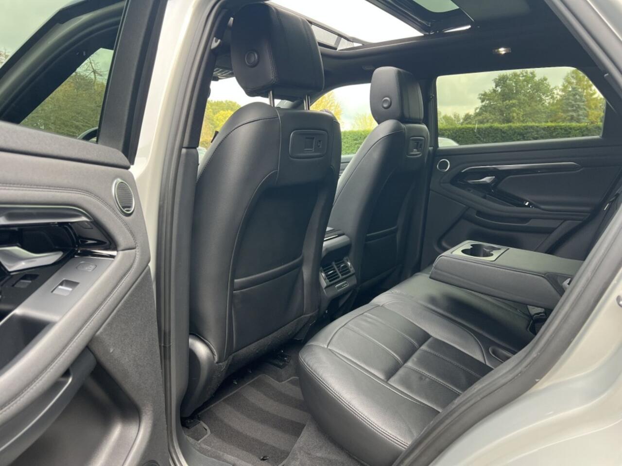 Land Rover RANGE ROVER EVOQUE P300E R Dynamic HSE AWD Black Pano 360 Keyless