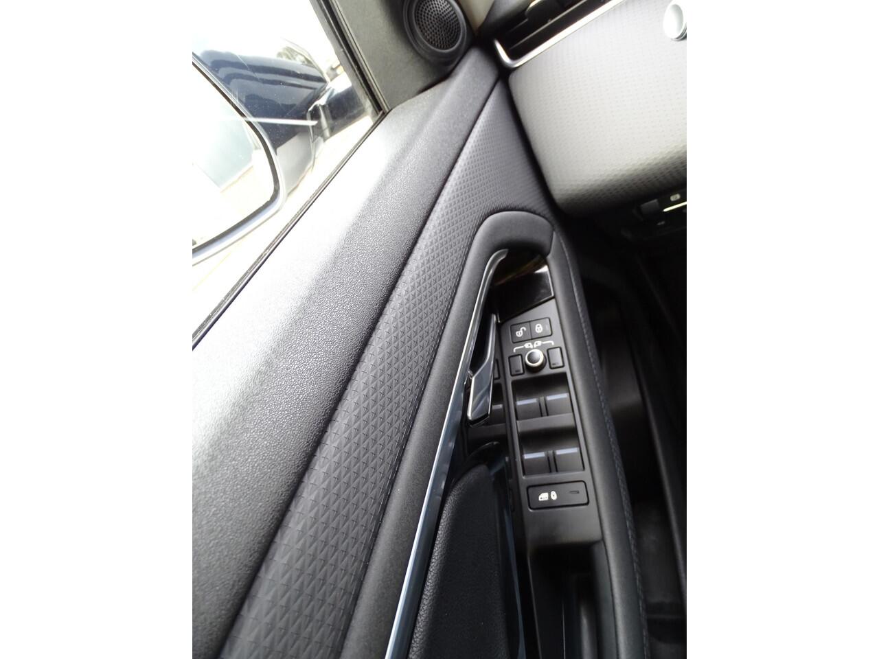 Land Rover RANGE ROVER EVOQUE 2.0 D150 AWD R- Dynamic | PANORAMADAK| NAVIGATIE| CAMERA| AIRCO/ECC| CRUISECONTROL| PARKEERSENSOREN