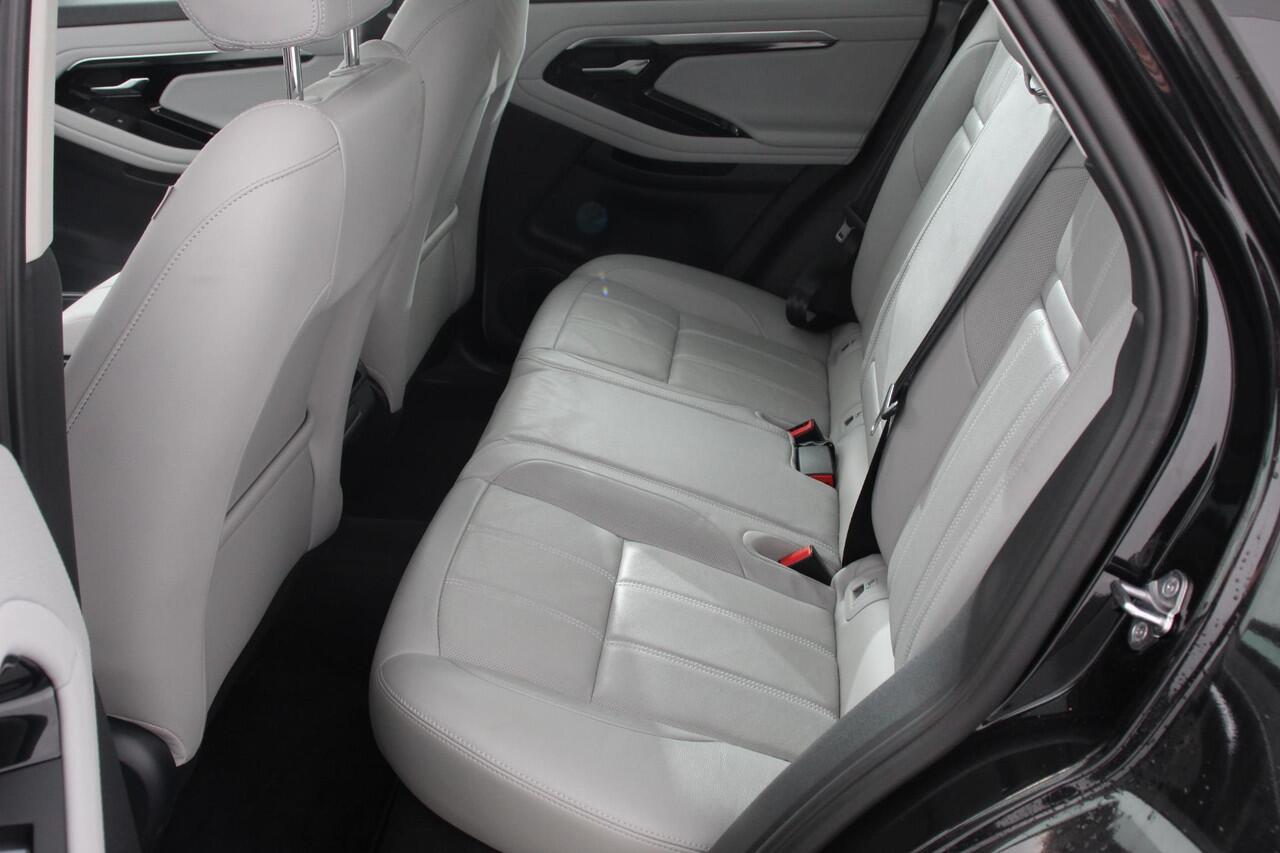 Land Rover RANGE ROVER EVOQUE 1.5 P300e AWD PHEV SE Signature Panoramadak Afneembare trekhaak Navigatie Parkeersensoren 360 Camera Cruise Control Elektrische verstelbare stoelen