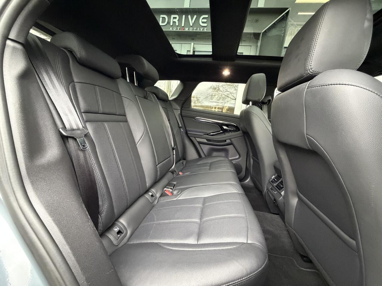 Land Rover RANGE ROVER EVOQUE 1.5 P300e AWD R-Dynamic SE Black Style|Schuif/kantel dak|Meridian|Sfeer|Winterpakket