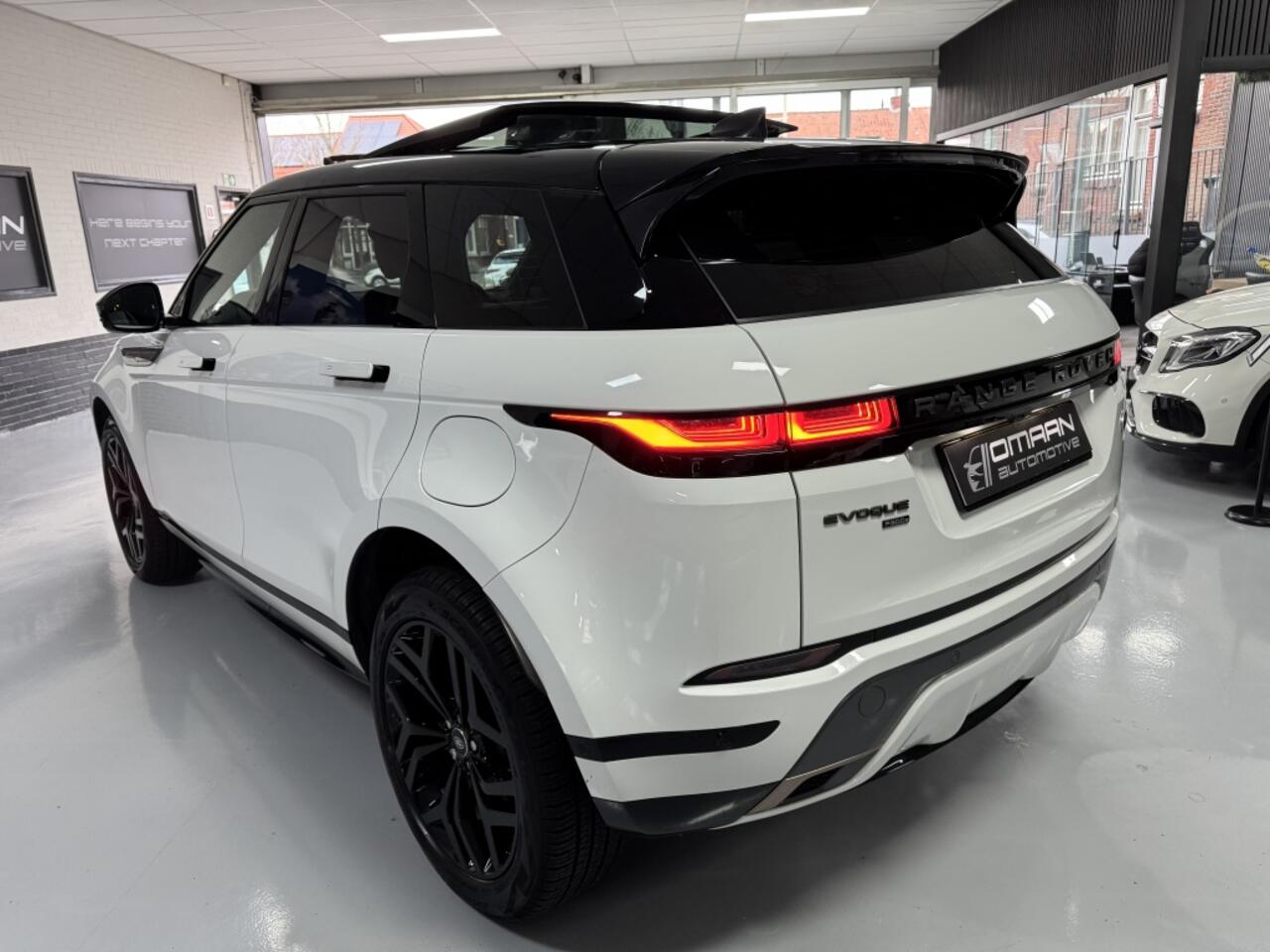 Land Rover RANGE ROVER EVOQUE 1.5 P300e AWD R-Dynamic HSE PANO