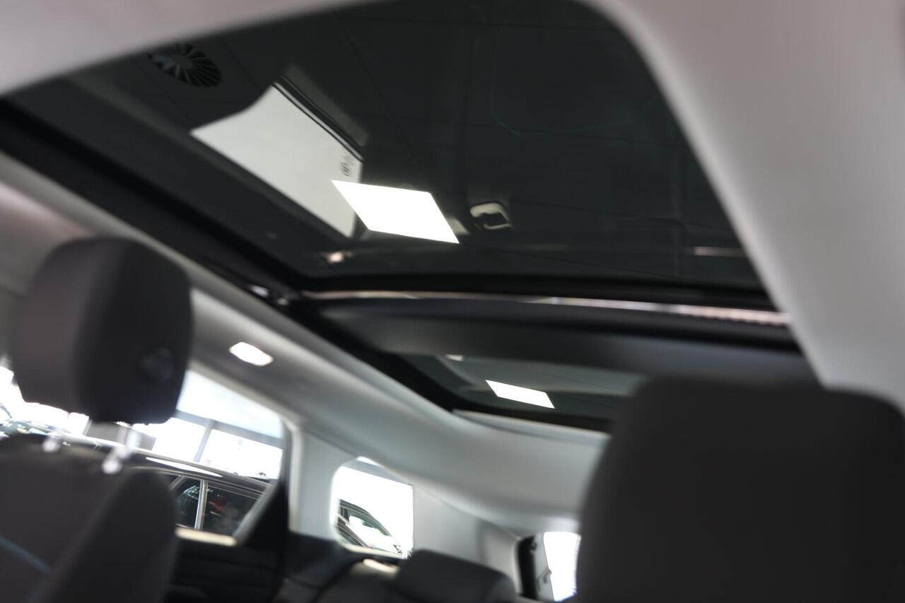 Land Rover RANGE ROVER EVOQUE 1.5 P300e AWD | Schuif- kanteldak | 360 Camera | Apple Carplay