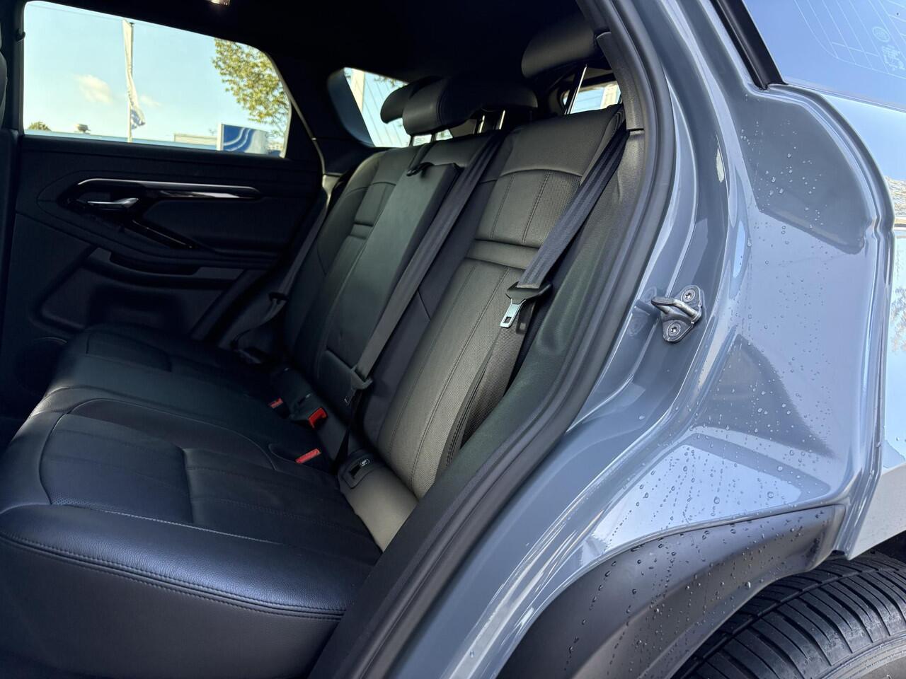 Land Rover RANGE ROVER EVOQUE 1.5 P300e AWD R-Dynamic S / EAER 61 km / Stoel en stuurverwarming / 1.600 kg trekgewicht / Apple Carplay/Android Auto / Airco / Cruise Control / Lederen Bekleding /