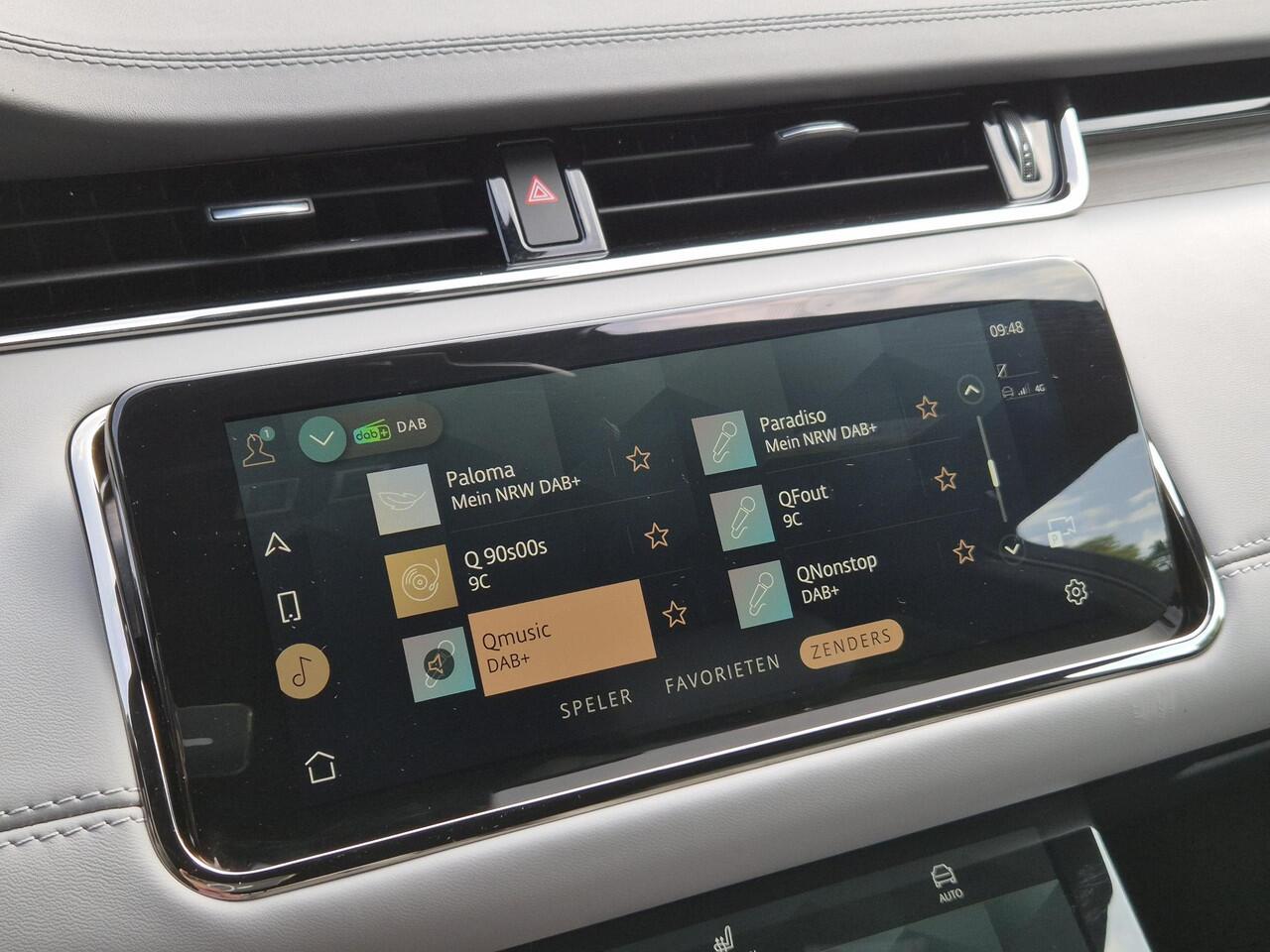 Land Rover RANGE ROVER EVOQUE AWD Autobiography PHEV Automaat / Schuif- en Kantel Dak / Lederen Bekleding / Elektrische Stoelen met Geheugen / Adaptief Cruise Control / Stoelventilatie / Meridian Premium Audio / Stuur-, Stoel en Achterbankverwarming / Elektrische Achterklep / Achterui