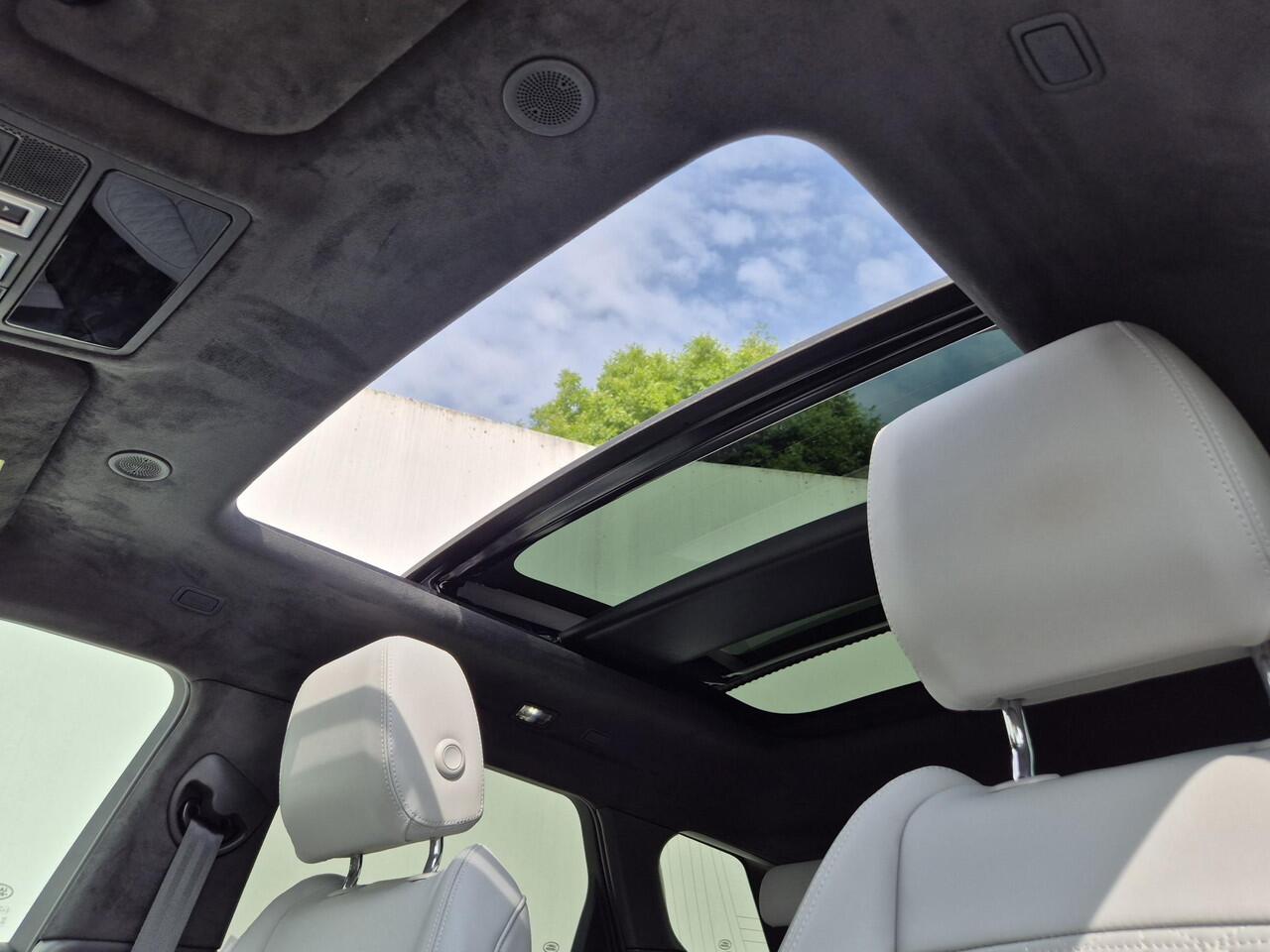 Land Rover RANGE ROVER EVOQUE AWD Autobiography PHEV Automaat / Schuif- en Kantel Dak / Lederen Bekleding / Elektrische Stoelen met Geheugen / Adaptief Cruise Control / Stoelventilatie / Meridian Premium Audio / Stuur-, Stoel en Achterbankverwarming / Elektrische Achterklep / Achterui