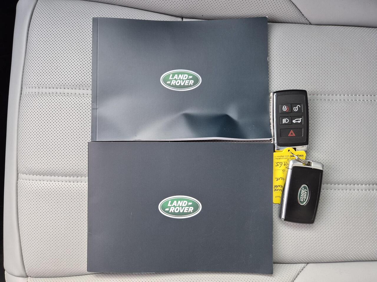 Land Rover RANGE ROVER EVOQUE AWD Autobiography PHEV Automaat / Schuif- en Kantel Dak / Lederen Bekleding / Elektrische Stoelen met Geheugen / Adaptief Cruise Control / Stoelventilatie / Meridian Premium Audio / Stuur-, Stoel en Achterbankverwarming / Elektrische Achterklep / Achterui