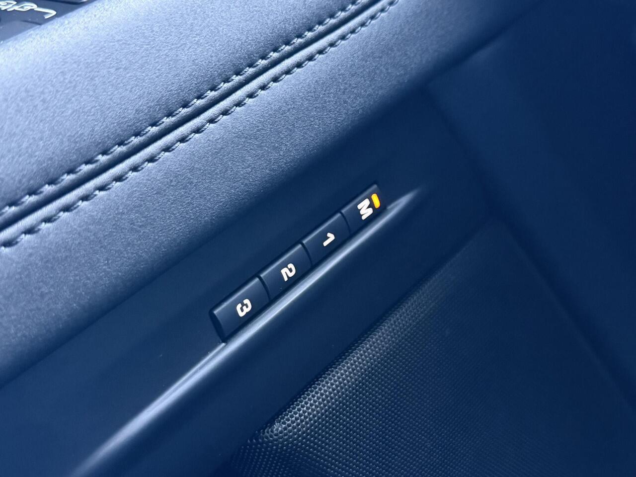 Land Rover RANGE ROVER EVOQUE 1.5 P300e AWD R-Dynamic SE Black Style|Schuif/Kantel dak|Sfeer|Meridian|Memory|ACC|Winterpakket|Trekhaak