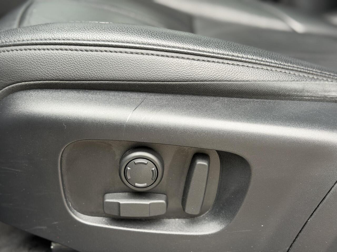 Land Rover RANGE ROVER EVOQUE 1.5 P300e AWD R-Dynamic SE Black Style|Schuif/kantel dak|Meridian|Sfeer|Winterpakket