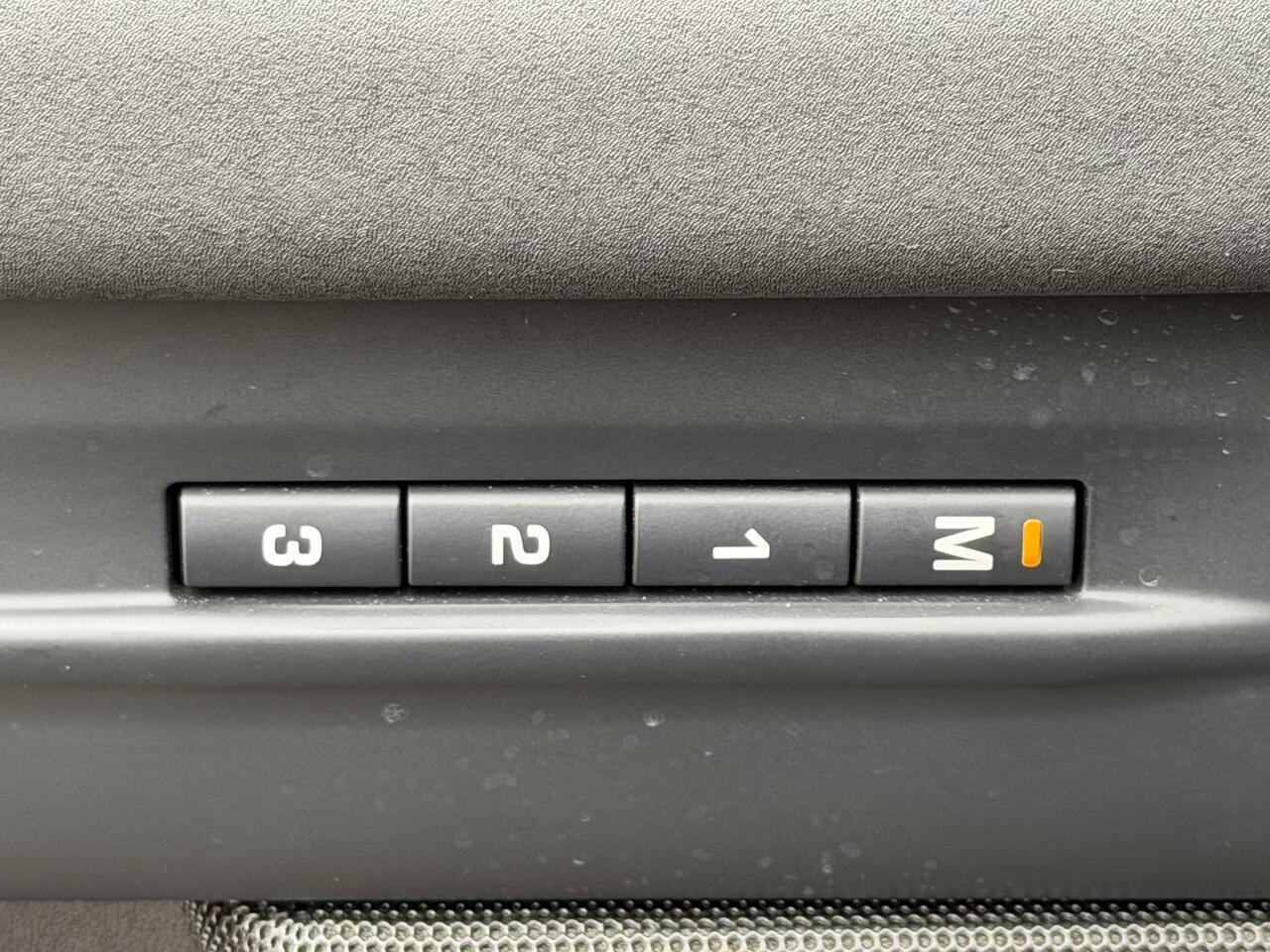 Land Rover RANGE ROVER EVOQUE 1.5 P300e AWD R-Dynamic SE Black Style|Schuif/kantel dak|Meridian|Sfeer|Winterpakket